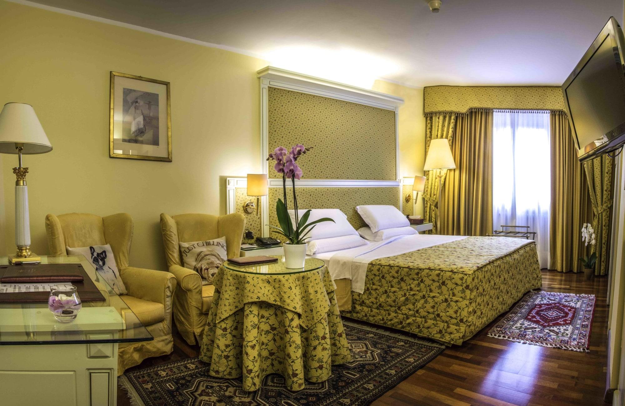 נוברה Hotel La Bussola מראה חיצוני תמונה