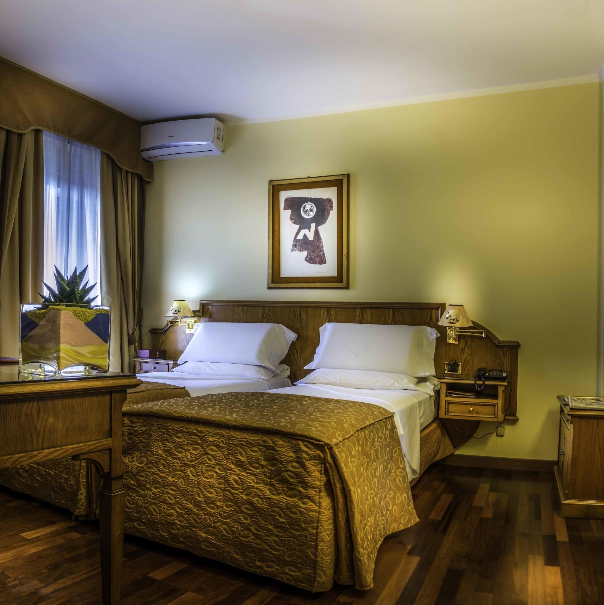 נוברה Hotel La Bussola מראה חיצוני תמונה