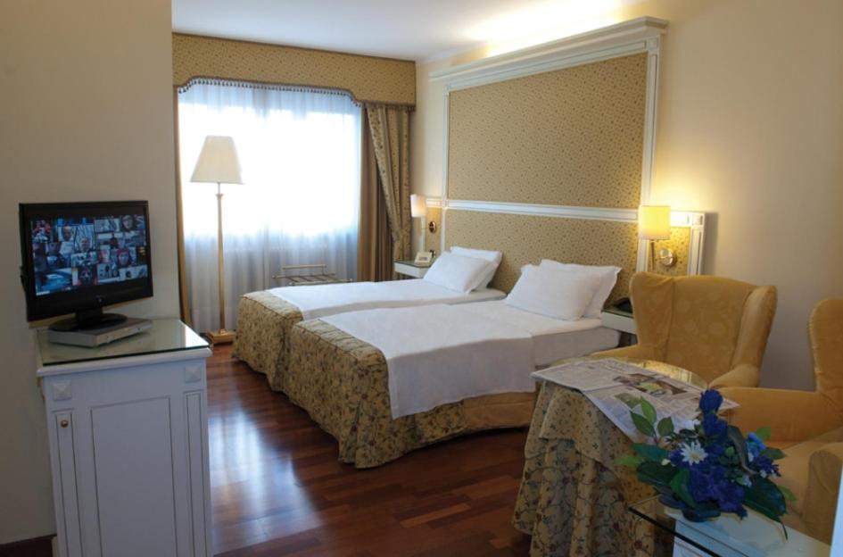 נוברה Hotel La Bussola מראה חיצוני תמונה