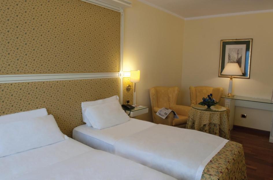 נוברה Hotel La Bussola מראה חיצוני תמונה
