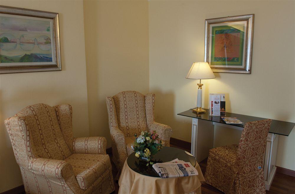 נוברה Hotel La Bussola מראה חיצוני תמונה