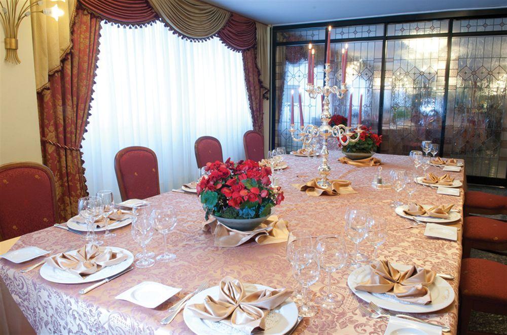 נוברה Hotel La Bussola מראה חיצוני תמונה